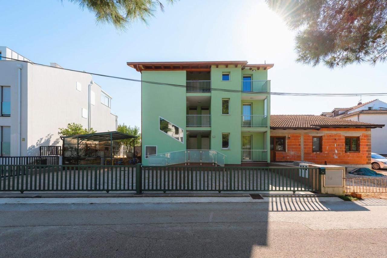 Andrea House With Apartments Umag Buitenkant foto