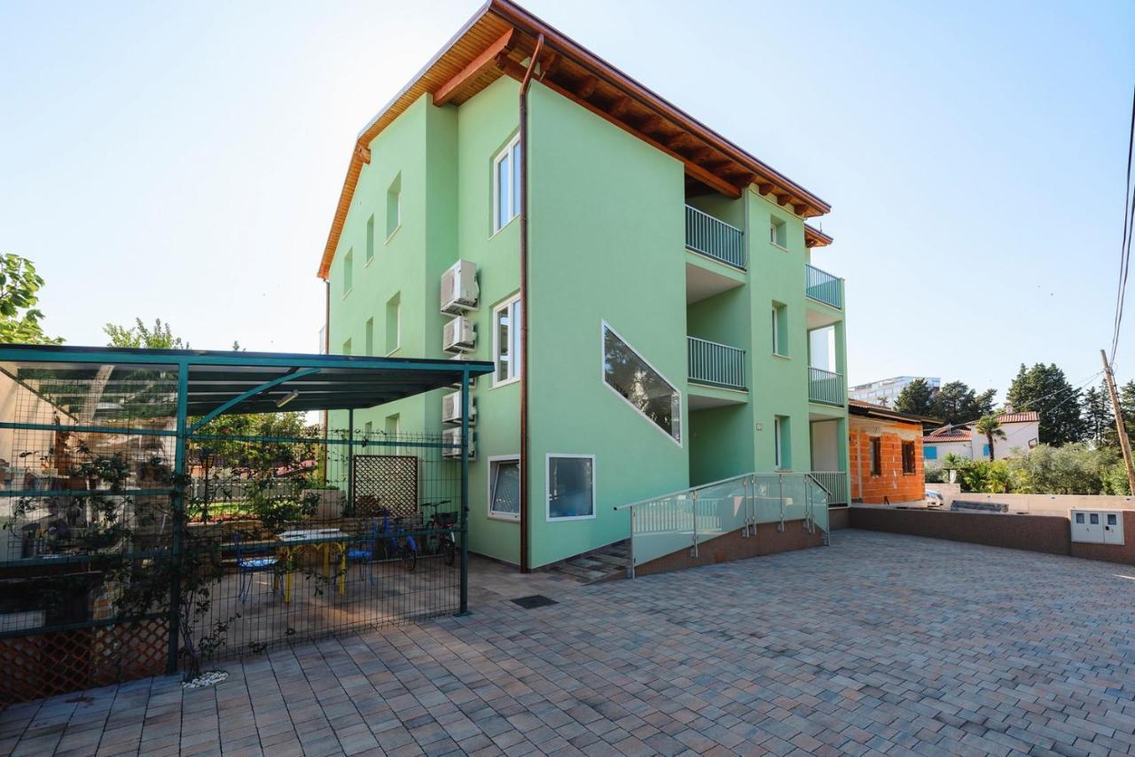 Andrea House With Apartments Umag Buitenkant foto