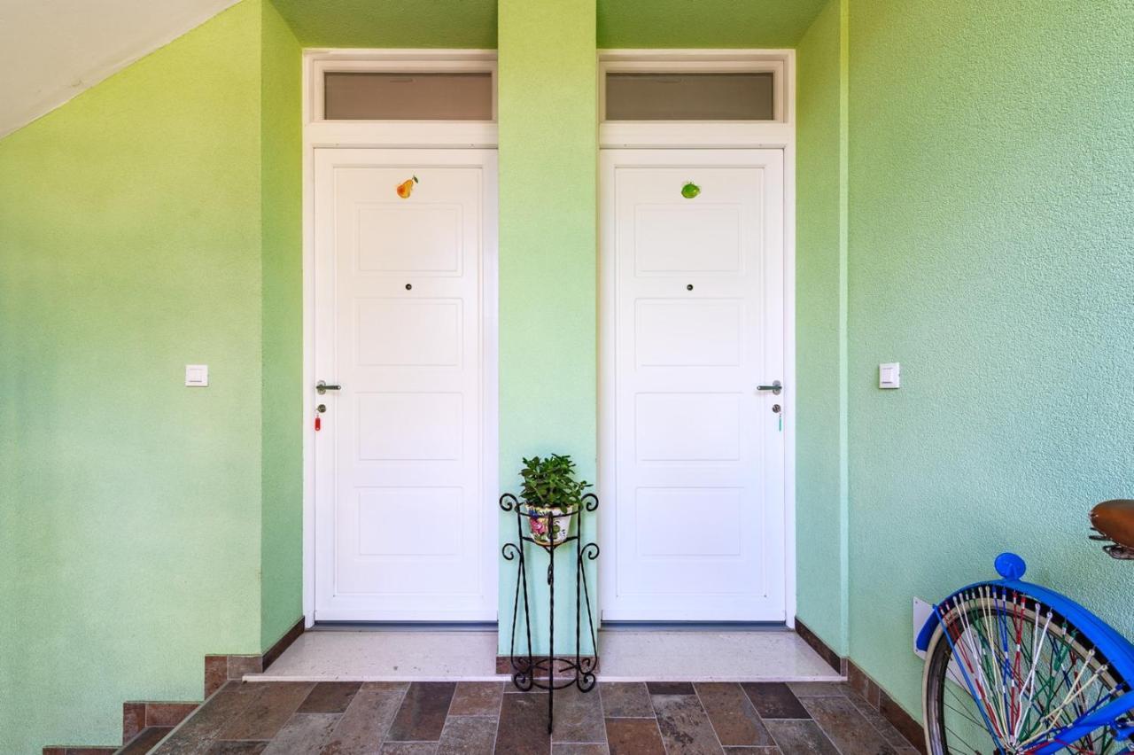 Andrea House With Apartments Umag Buitenkant foto