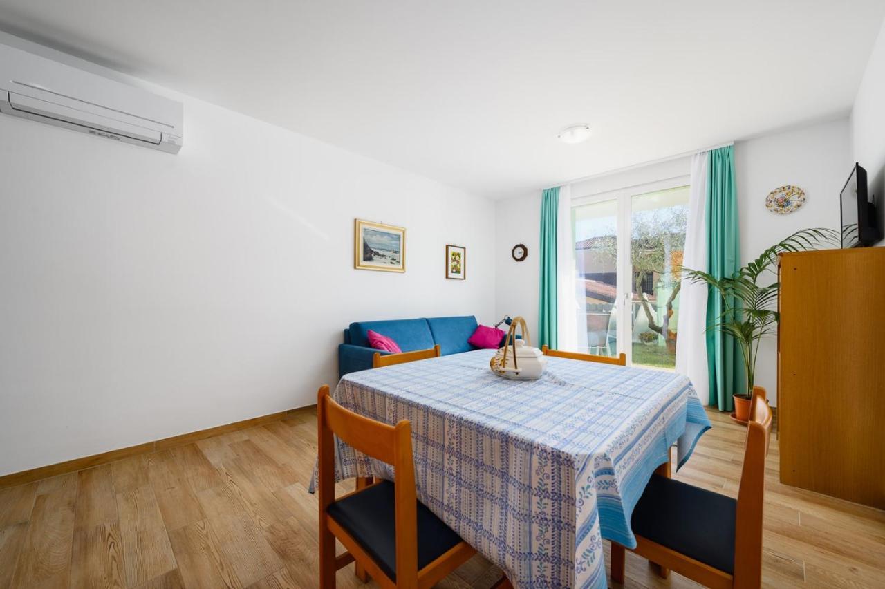 Andrea House With Apartments Umag Buitenkant foto