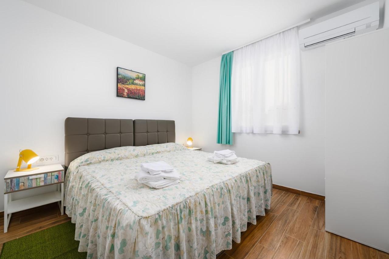 Andrea House With Apartments Umag Buitenkant foto