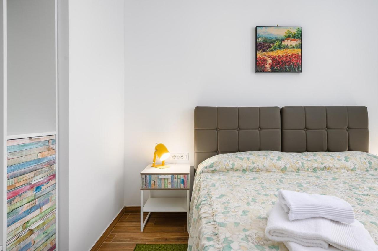 Andrea House With Apartments Umag Buitenkant foto