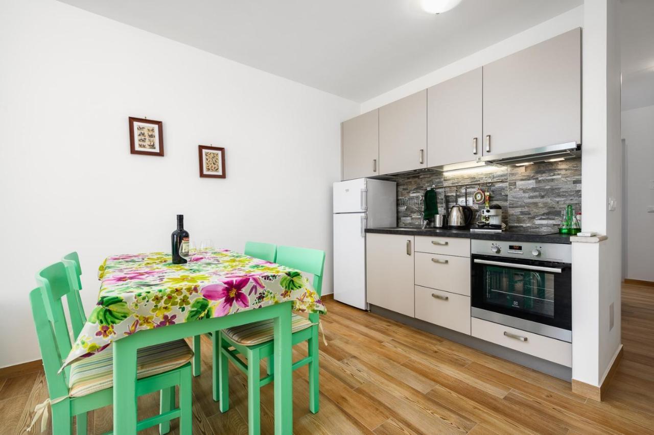 Andrea House With Apartments Umag Buitenkant foto